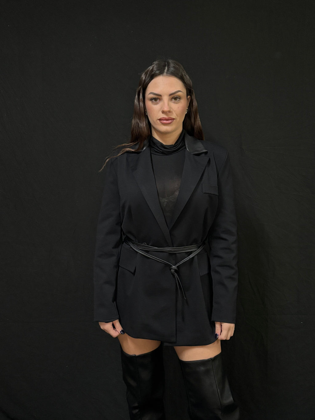 giacca nera con colletto in pelle 18,00€