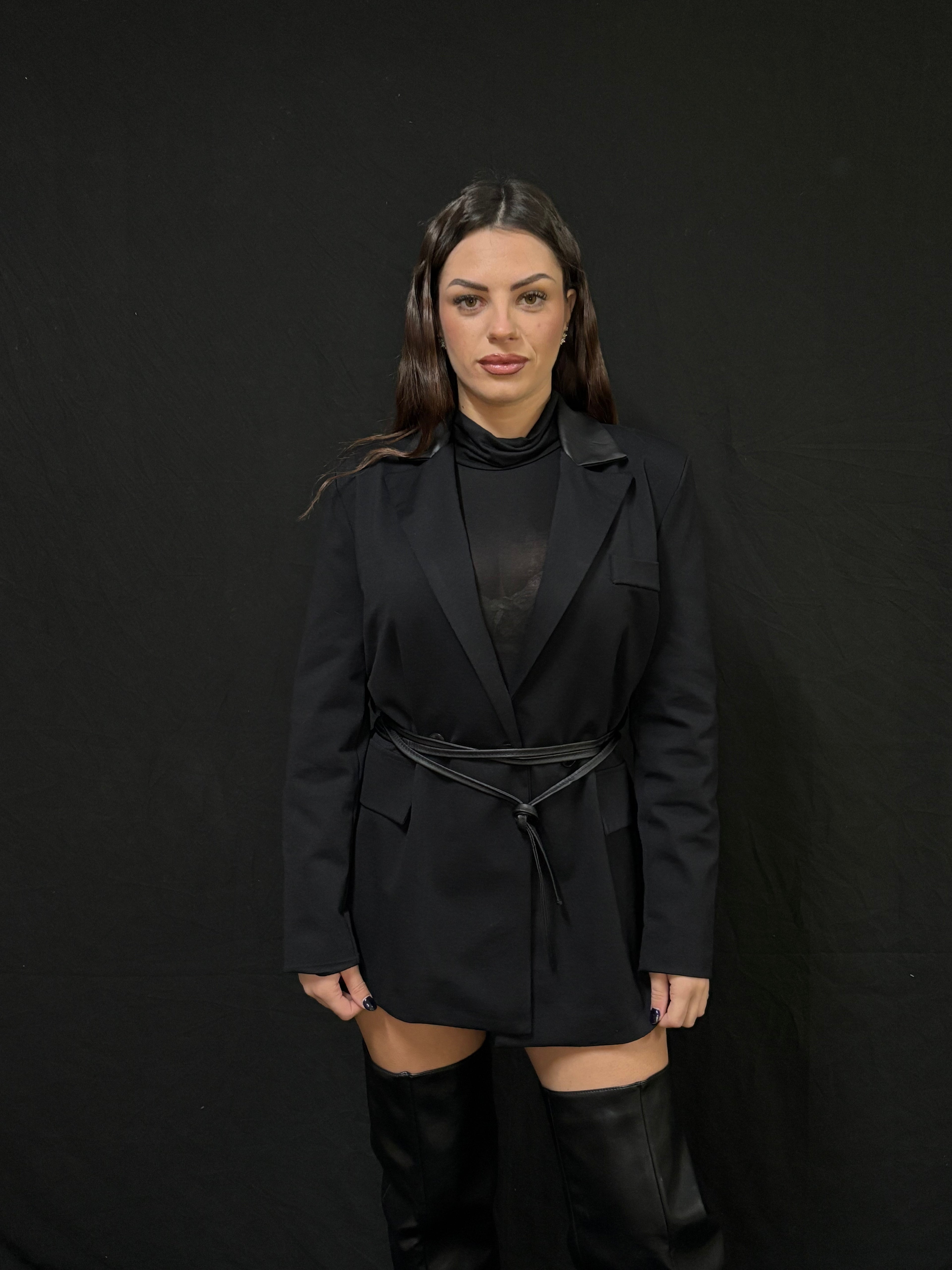 giacca nera con colletto in pelle 18,00€