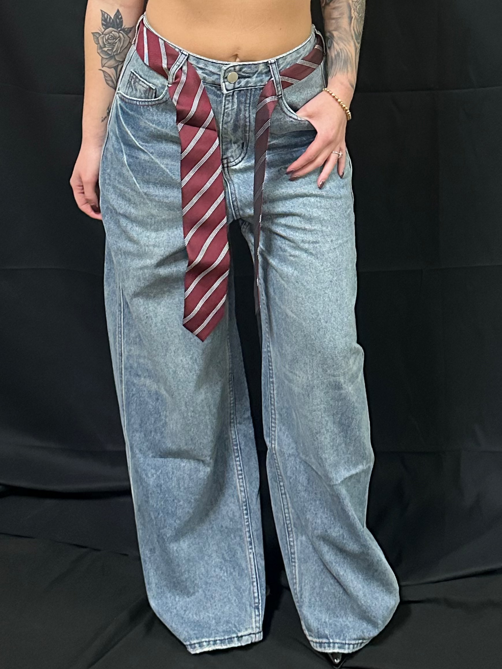 JEANS CON CRAVATTA 20,00€