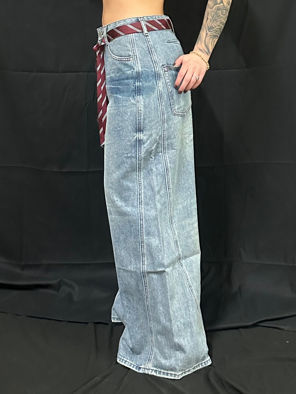 JEANS CON CRAVATTA 20,00€